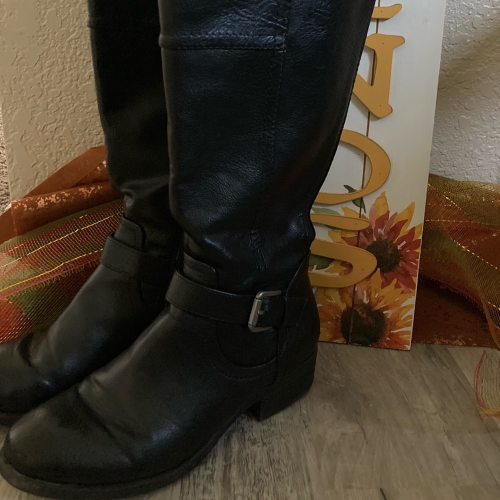 Knee length boots black